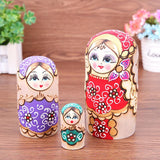 trois Matrioshkas multicolores