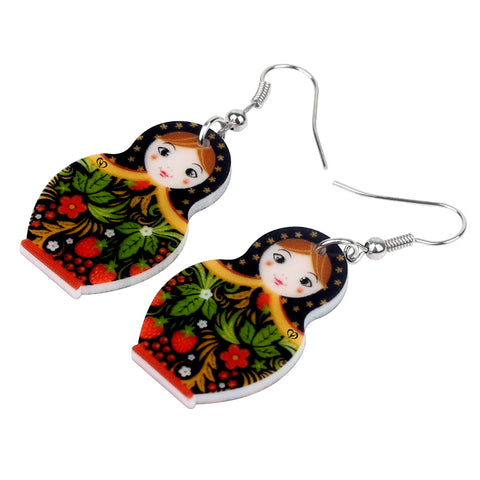 Boucles d'oreilles Matriochka noir avec fraises.