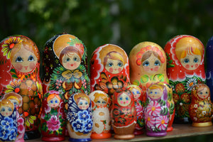 Comment créer des poupées russes contemporaines et design