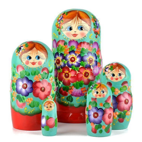 Poupée Russe 5 pièces verte et rouge.