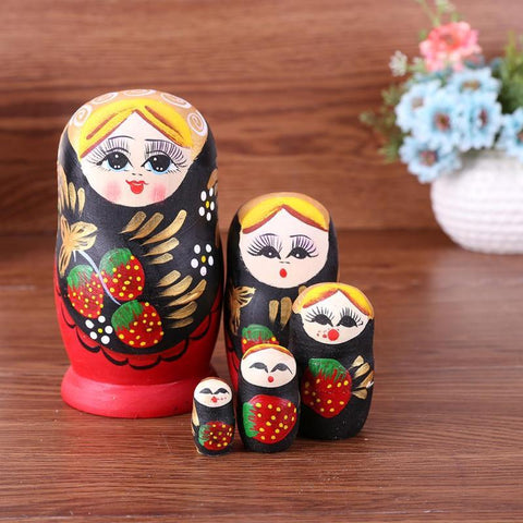 Famille poupée russe rouge et noire