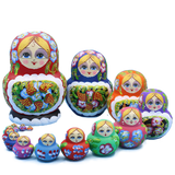 Matriochka multicolore 15 pièces aux motifs fraises.
