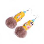 Boucles d'oreilles Matriochka jaune avec pompons.