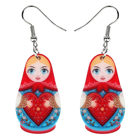 Boucles d'oreilles Matriochka bleu et rouge et motif coeur.